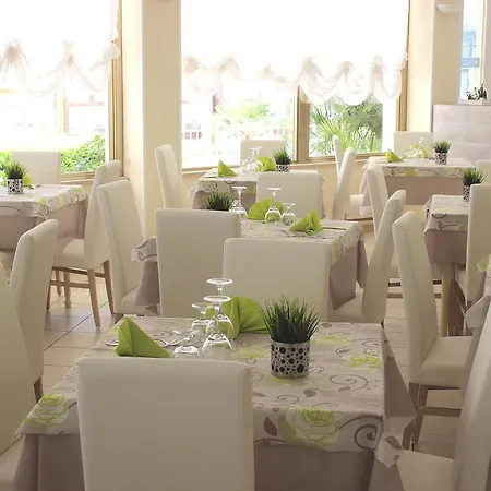 4 Stagioni 酒店 里乔内