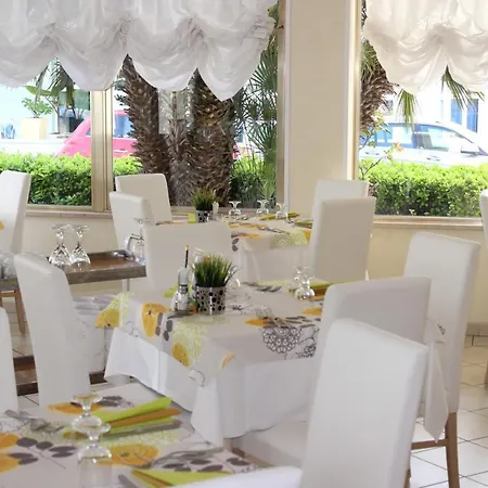 4 Stagioni 2* 里乔内